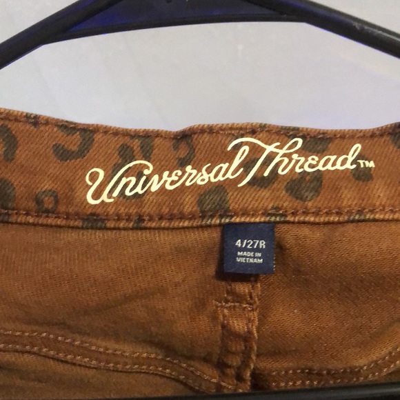 Universal thread size medium leopard print jeans - Picture 3 of 3